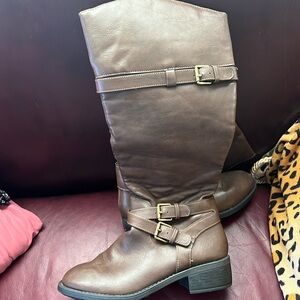 Brown knee high boots. Size 8